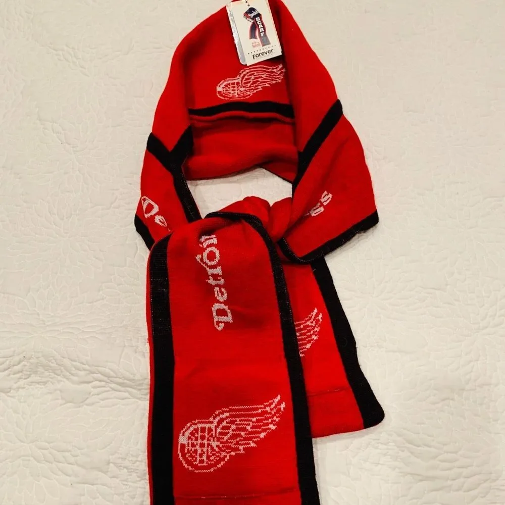 Red Wings Hooded scarf NWT